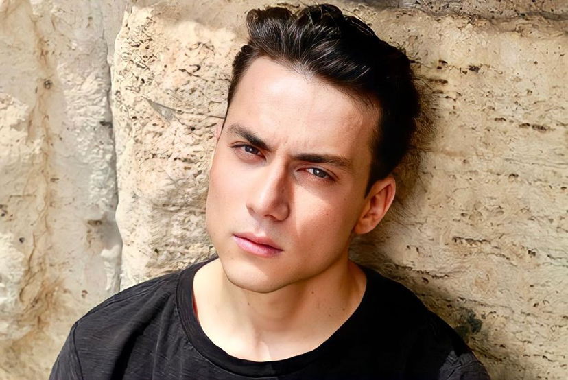 Matteo Paolillo canta ‘O Mar For al Concertone del Primo Maggio: la reazione della fidanzata (Video) preview