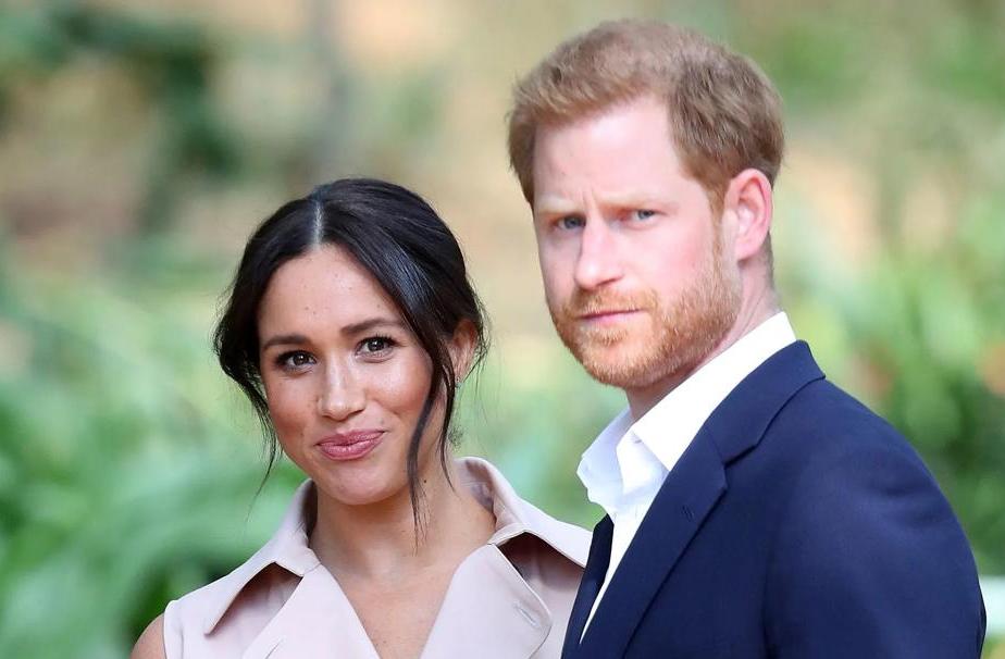Harry e Meghan coinvolti in un incidente d’auto “quasi catastrofico” a causa dell’inseguimento dei paparazzi article-post