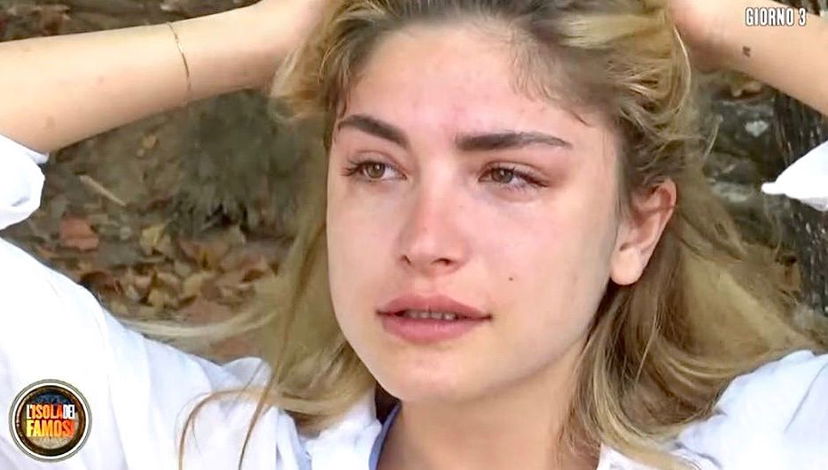 Isola 17, gli ultimi aggiornamenti sulle condizioni di Claudia Motta dopo il ritiro: “Serio trauma cranico, ha rischiato davvero tanto” preview