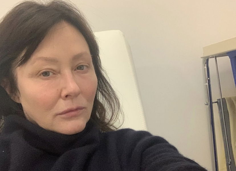 Shannen Doherty si mostra sui social in un toccante video e spiega: “Ho metastasi al cervello” preview