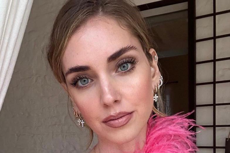 Chiara Ferragni si mostra senza filtri sui social: “Non esiste la pelle perfetta” preview