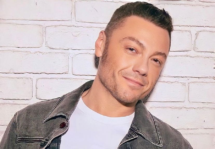 Tiziano Ferro dopo aver concluso il suo tour negli stadi rivela: “Ho un nodulo ad una corda vocale, dovrò operarmi” preview