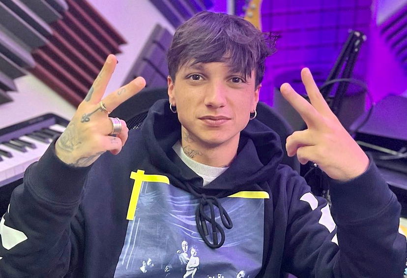 Ultimo, un’ex corteggiatrice lo difende: “Con grande ironia ha dimostrato che i giornalisti italiani sono dei buffoni!” preview