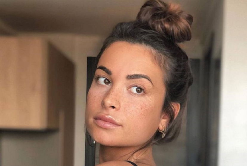 Uomini e Donne, Vittoria Deganello racconta la disavventura in aereo: “Un’ora chiusi nel velivolo fermo, senza aria condizionata, stavo avendo una crisi di panico” preview