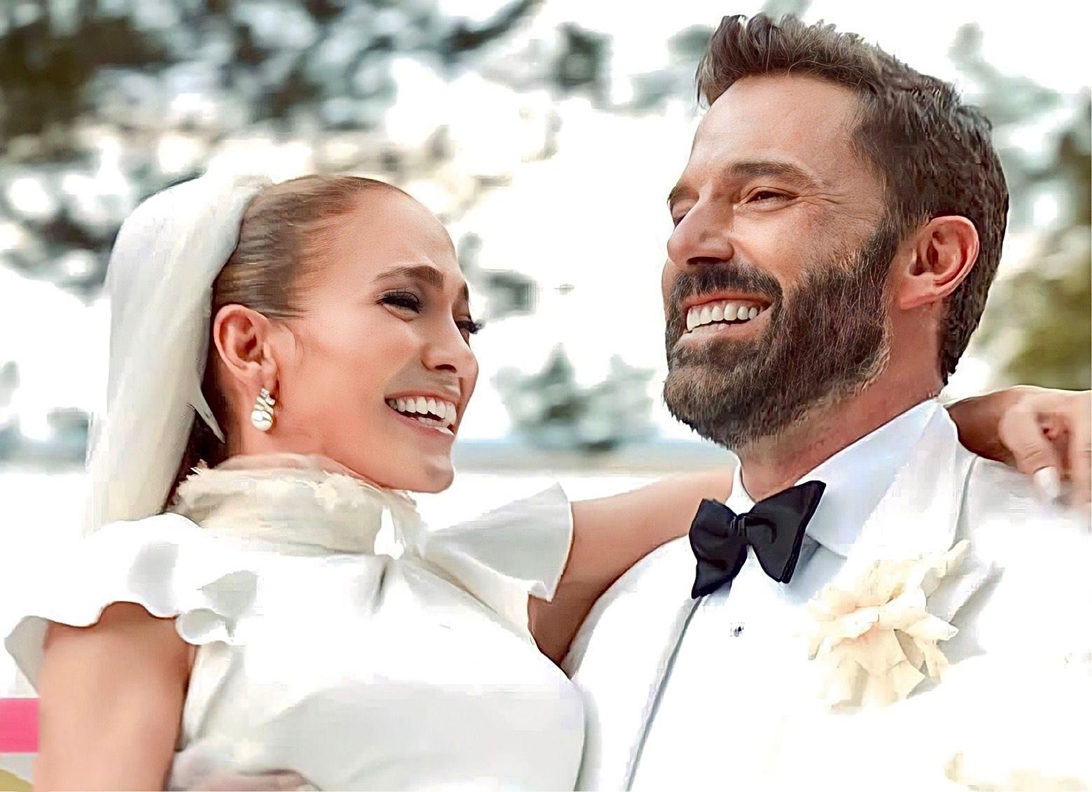 Jennifer Lopez, la romantica dedica a Ben Affleck a un anno dalle nozze: “Guardo il mio anello e…”