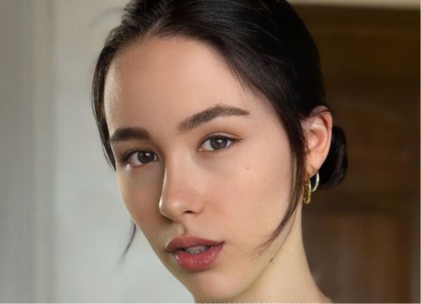 Aurora Ramazzotti spiega perché ha deciso di non mostrare il figlio sui social article-post