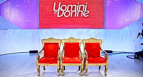 Uomini e Donne, ex tronista pubblica i messaggi che le arrivano dagli uomini sui social e si sfoga: “Ma non vi rendete conto che fate figure di mer*a?” preview