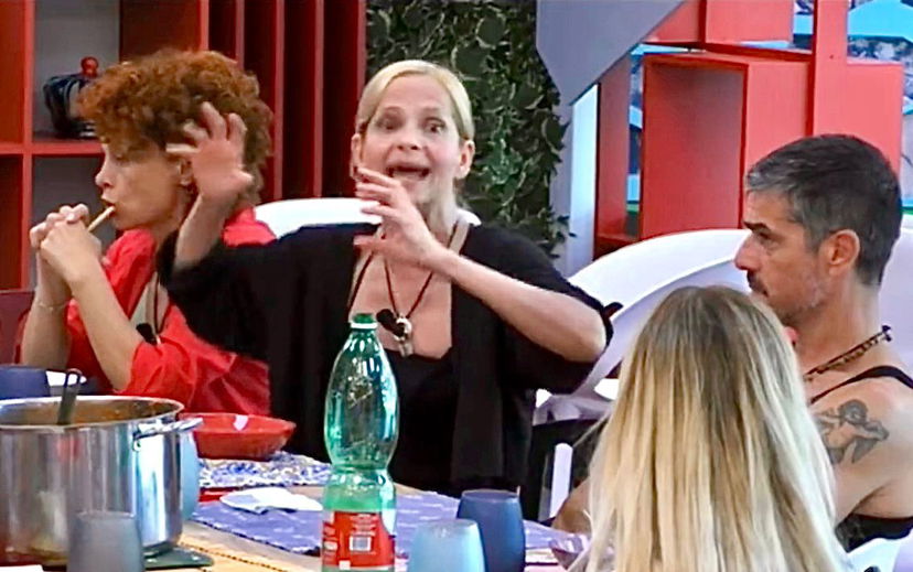 Grande Fratello, uno scherzo nella notte crea le prime spaccature tra gli inquilini: ecco cosa è successo preview