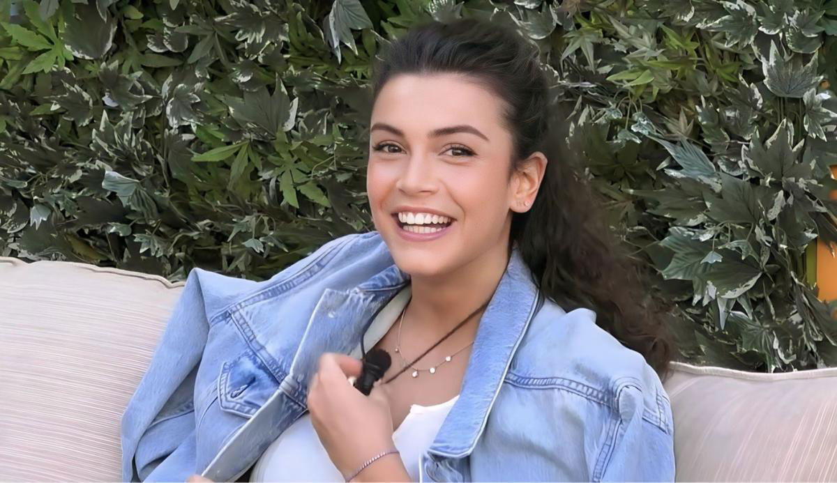 Grande Fratello, Angelica Baraldi racconta che uno dei più famosi cantanti italiani si era innamorato di sua mamma: ecco di chi si tratta article-post