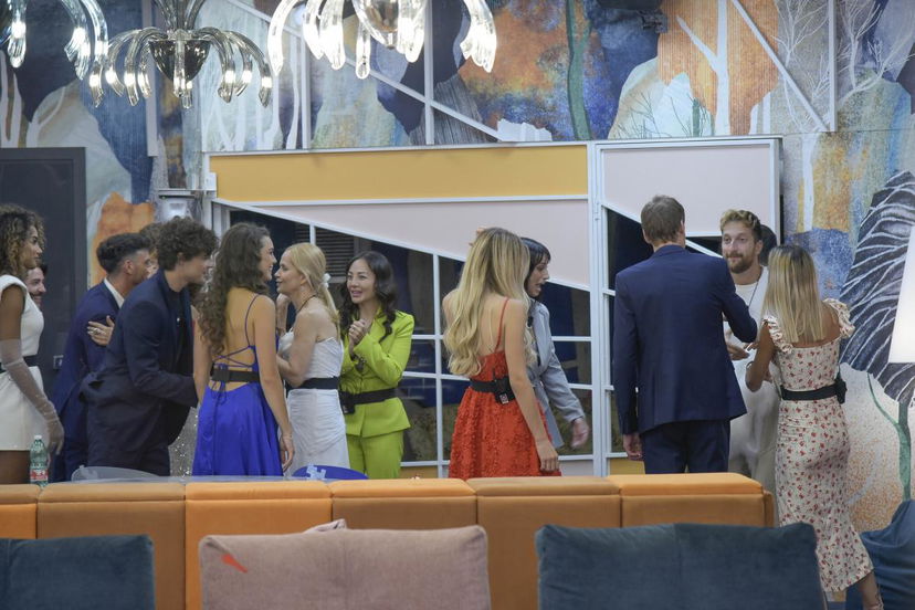 Grande Fratello, stanno nascendo le prime “ship” all’interno della Casa? Ecco le potenziali coppie notate dal pubblico (Video) preview