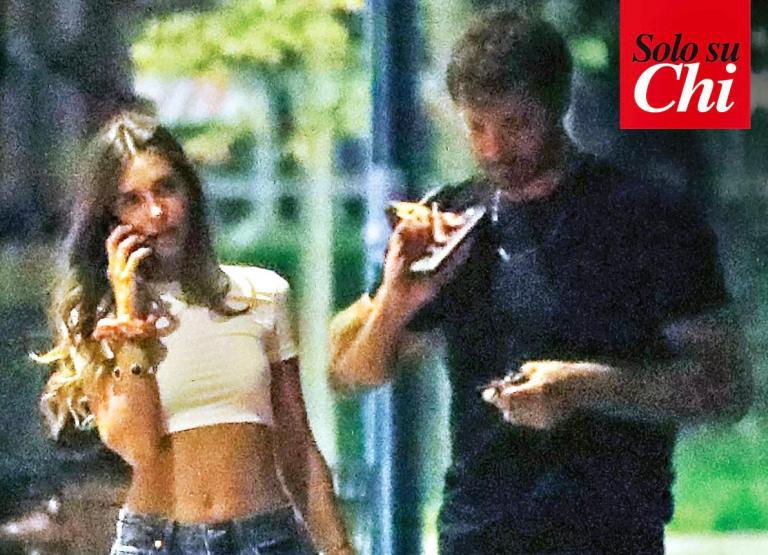 Stefano De Martino Esce Allo Scoperto Paparazzato Con Martina Al Ristorante A Milano