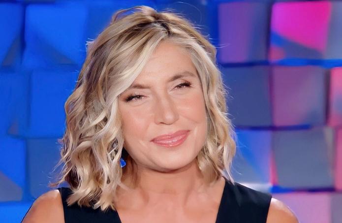 Verissimo, Myrta Merlino racconta il suo passato: “Ho partorito i miei gemelli da sola, quando ero incinta di 7 mesi mio marito ebbe un grave incidente e…” article-post