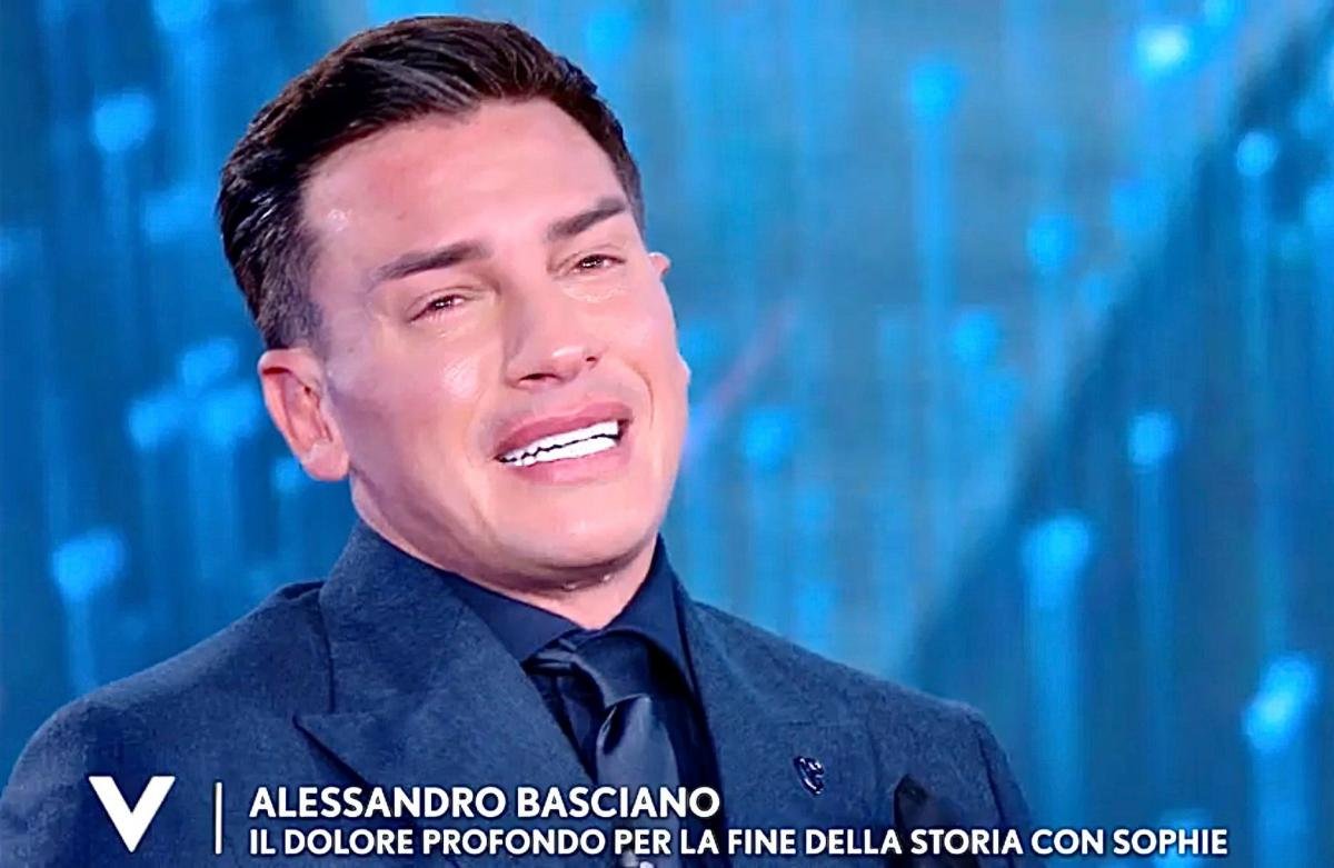 Alessandro Basciano, la reazione della presunta amante dopo la sua intervista in lacrime a Verissimo: “In mezzo a tanta falsità…”