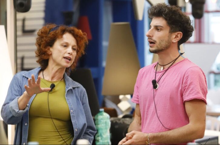 Grande Fratello, il fratello di Giuseppe Garibaldi contro Beatrice Luzzi: “Incita odio e poi fa la vittima” preview