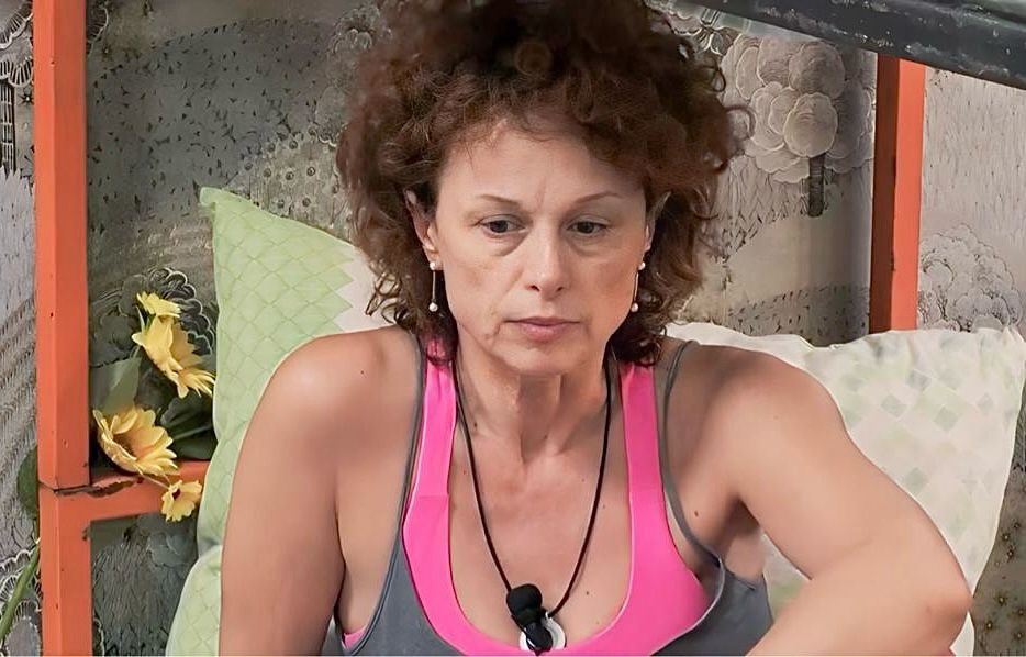 Grande Fratello, Beatrice Luzzi in lacrime: “Il gioco intorno a me è pesante, è stato difficile riuscire a…” article-post