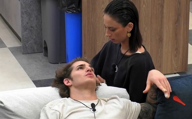 Grande Fratello, Letizia Petris destabilizzata dopo la lettera del fidanzato: “Ho sbagliato io a credere che un ragazzo così giovane…” preview