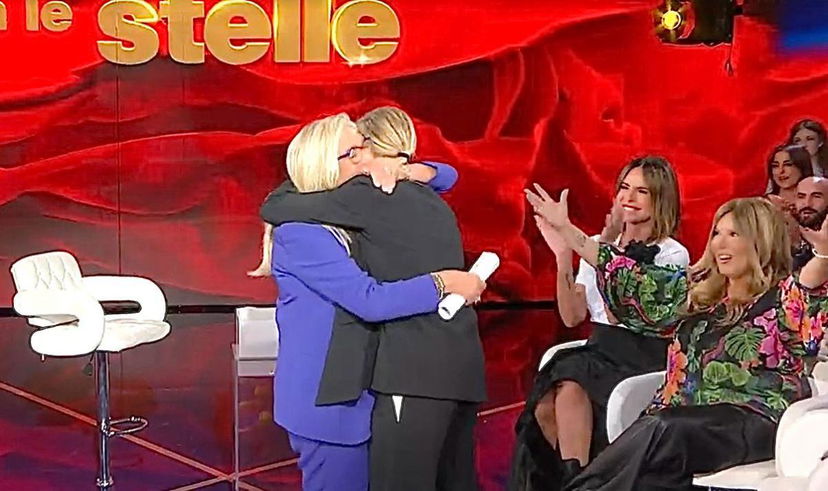 Mara Venier e Simona Ventura, a Domenica In l’abbraccio che ufficializza la pace ritrovata preview