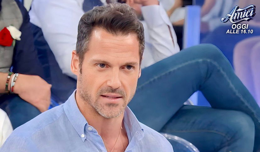 Uomini e Donne, Marco Viola spiega qual è il motivo del suo particolare modo di camminare preview