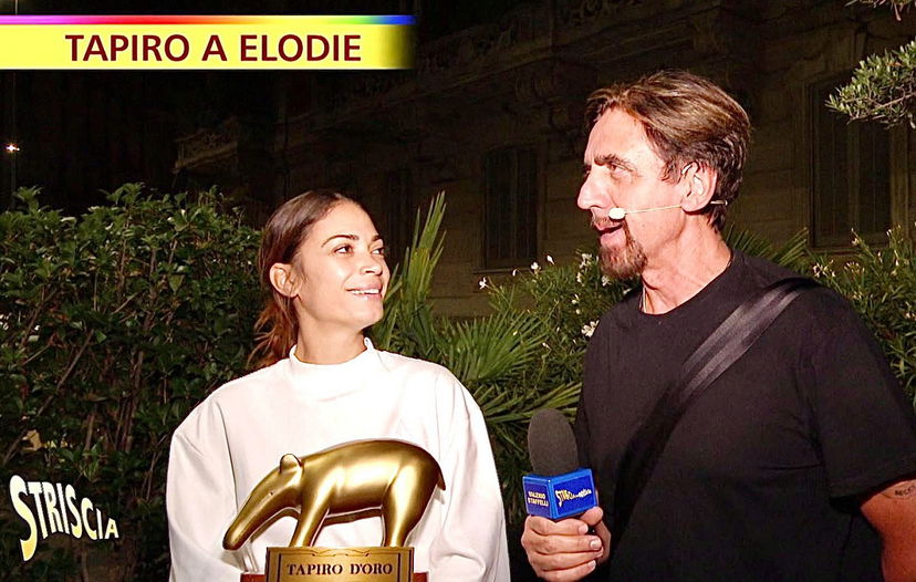 Striscia la Notizia, Tapiro d’Oro a Elodie dopo le polemiche sulle foto super h0t per promuovere il suo singolo: la reazione preview