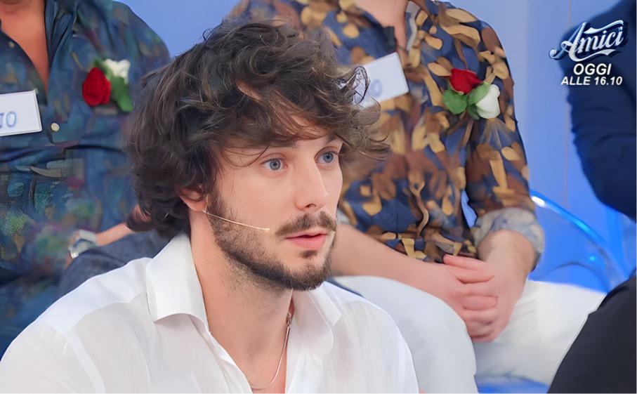 Uomini e Donne, Michele Longobardi dopo aver interrotto la conoscenza con Manuela Carriero: “Non siamo fatti per stare con tutti, ma…” article-post