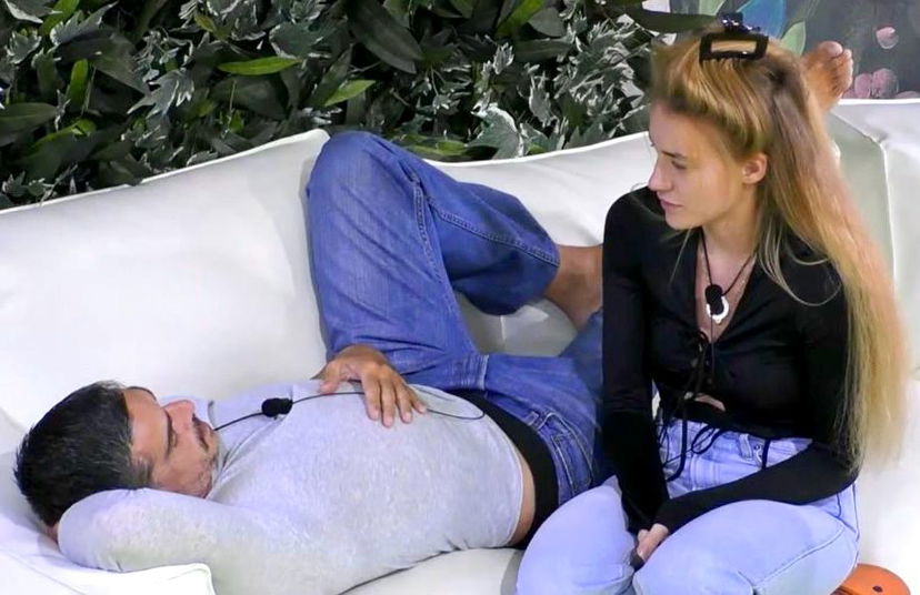 Grande Fratello, nuove incomprensioni tra Massimiliano Varrese e Heidi Baci che confessa: “Un bacio? Non ci sarà perché…” preview