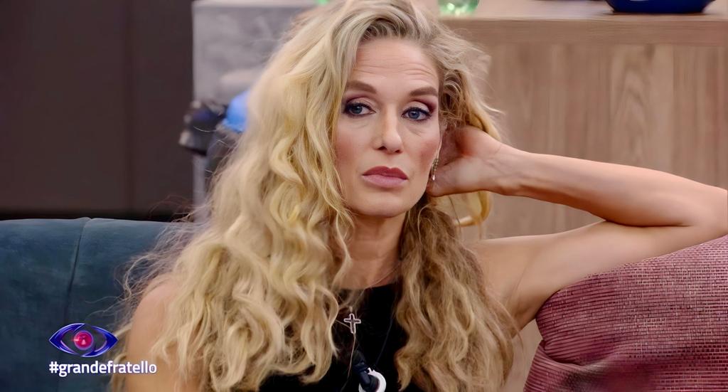 Grande Fratello, Jill Cooper viola il regolamento del programma: ecco cosa ha fatto article-post