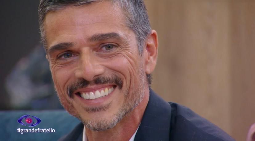 Grande Fratello, Massimiliano Varrese sorprende e svela di avere una persona fuori la Casa (Video) article-post
