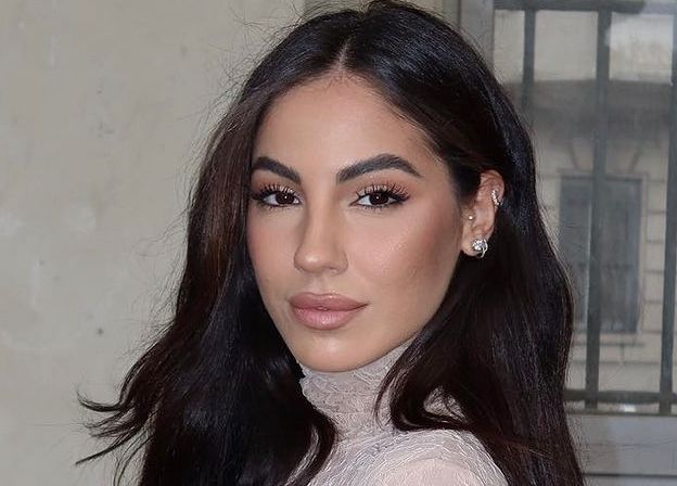 Giulia De Lellis risponde alle fan che hanno notato il suo viso diverso dal solito: “Non è nessun cosmetico, è solo…” preview