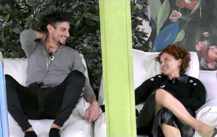 Grande Fratello, l’avvicinamento tra Beatrice Luzzi e Giuseppe Garibaldi da scherzo sta diventando qualcosa di più? Ecco cosa sta succedendo article-post