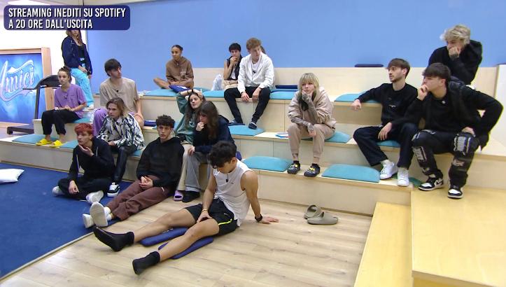 Amici 23, Maria De Filippi comunica i dati di ascolto degli inediti dei cantanti: ecco chi ha fatto “il miglior debutto nella storia del programma” preview