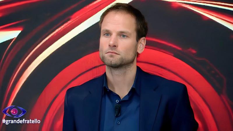 Grande Fratello, sedicesima puntata: Alex Schwazer ultimo al televoto, Giampiero Mughini al centro delle polemiche. I nominati sono… preview