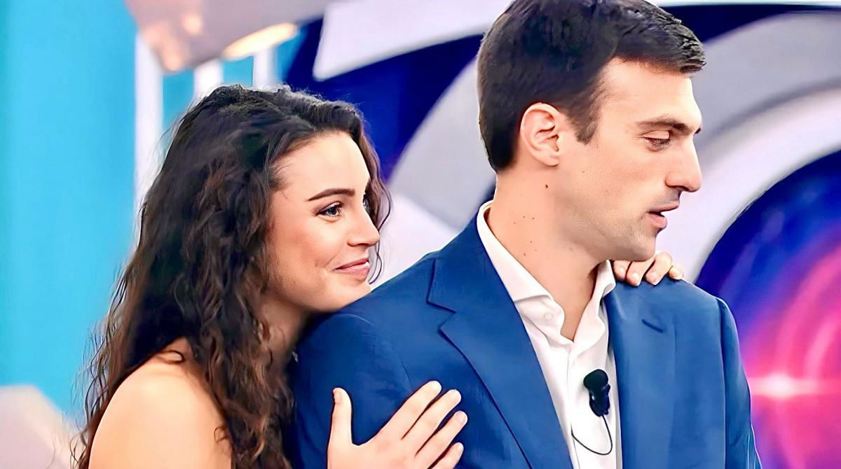 Grande Fratello, Angelica Baraldi dopo l’incontro con il fidanzato confessa: “Ecco perché non ho avuto bisogno di baciarlo” article-post