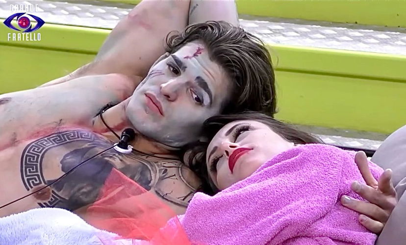 Grande Fratello, Paolo Masella sempre più vicino a Letizia Petris: “Tu sei una donna che vale mille, mi fai sentire appagato” preview