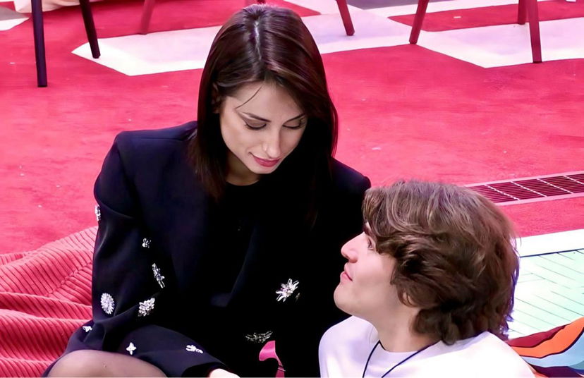 Grande Fratello, continua il flirt tra Paolo Masella e Letizia Petris: “Io ho già deciso quando ti darò il primo bacio!” preview