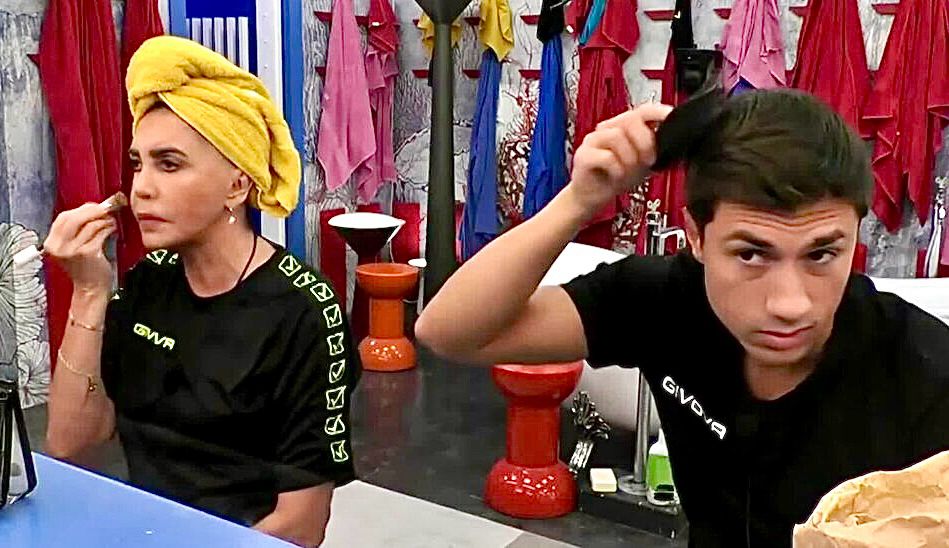 Grande Fratello, i dubbi di Fiordaliso su Mirko Brunetti e Greta Rossetti: “Perché ieri non sei andato via con lei? Se sei così innamorato…” article-post