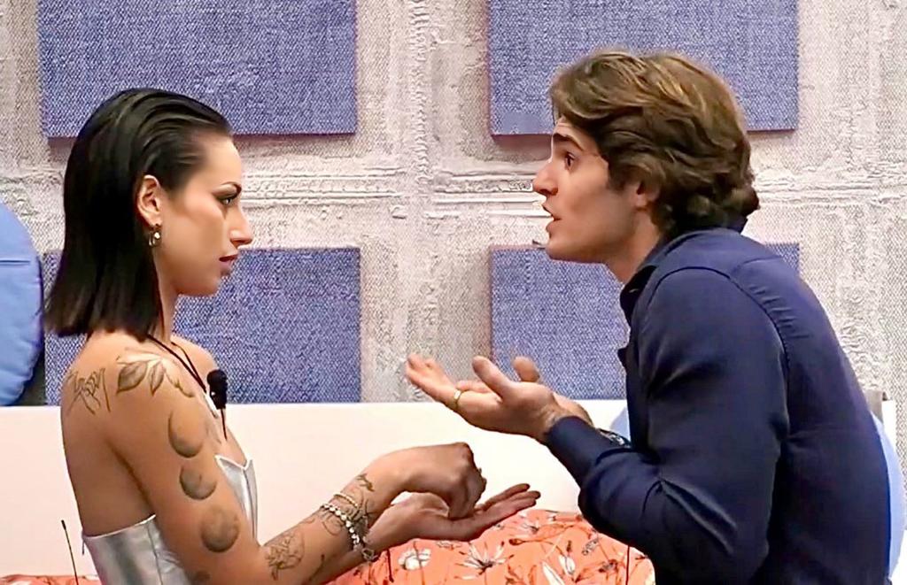 Grande Fratello, Letizia Petris si chiarisce con Paolo Masella dopo la diretta, poi lo sfogo: “Non ho chiuso la mia relazione per stare con lui, l’ho chiusa per…” article-post