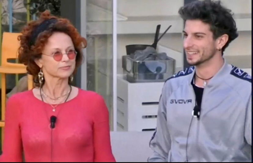 Grande Fratello, gli ex fan della coppia Beatrice-Giuseppe mandano un aereo e si schierano solo con lei: le reazioni preview