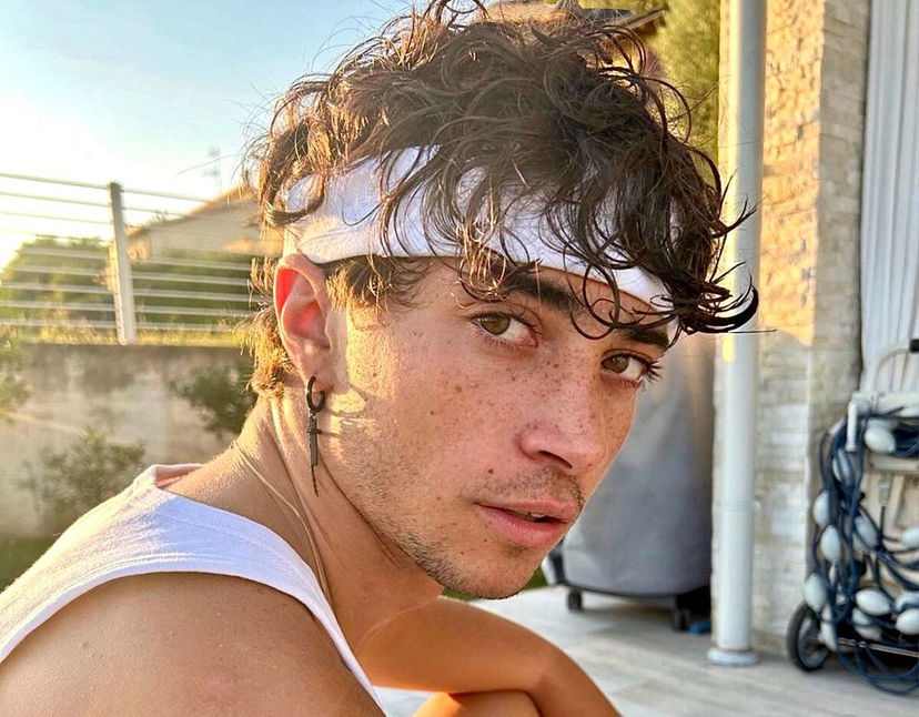 Amici, Christian Stefanelli da ballerino diventa cantante: l’annuncio preview