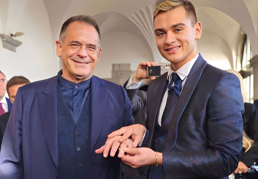 L’Isola dei Famosi, Alessandro Cecchi Paone ha sposato Simone Antolini: le foto preview