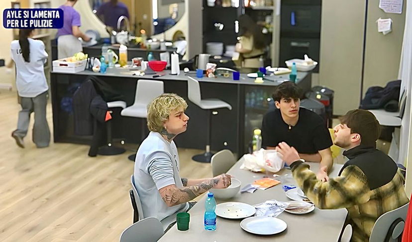 Amici 23, animi tesi in casetta tra Ayle, Holden e Giovanni Tesse: ecco cos’è successo preview