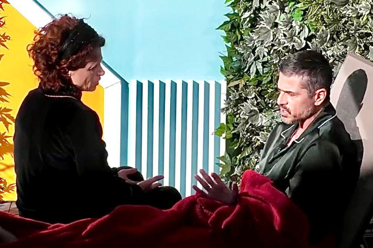 Grande Fratello, dopo la lite di ieri arriva il confronto tra Beatrice Luzzi e Massimiliano Varrese che rincara la dose: “Quello che hai fatto è disgustoso!” article-post