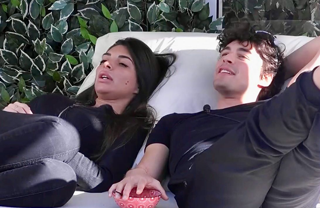 Grande Fratello, la vicinanza di Vittorio Menozzi a Greta Rossetti porta scompiglio nella Casa: “Nessuno è proprietà di nessuno, però…” article-post