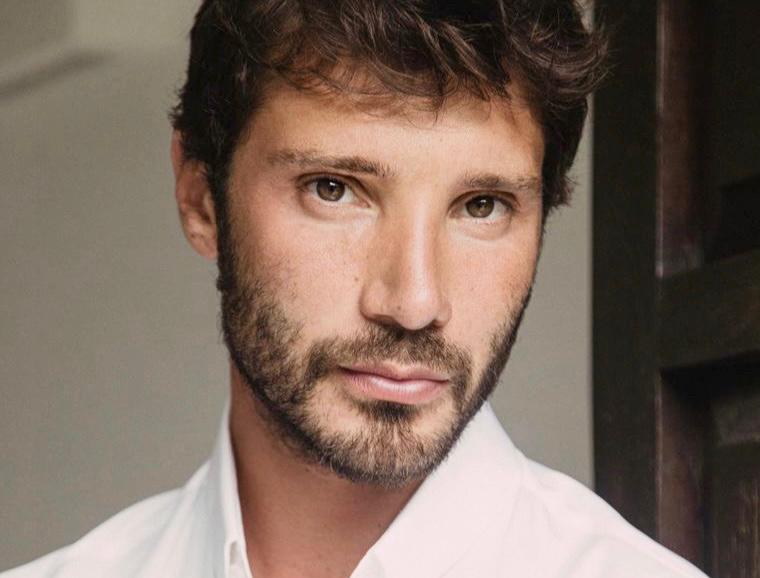 Stefano De Martino al suo show del 26 dicembre avrà un super super ospite: Maria De Filippi article-post