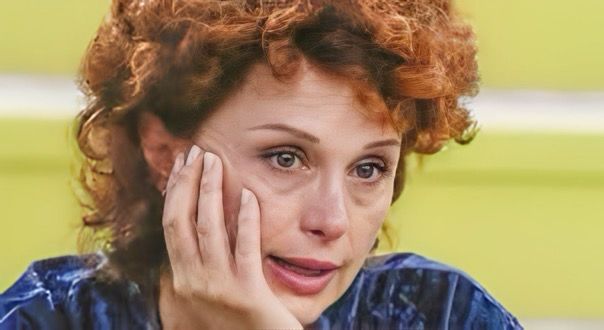 Grande Fratello, sorpresa in spa per i veterani della Casa ma Beatrice Luzzi finisce in lacrime: il motivo preview