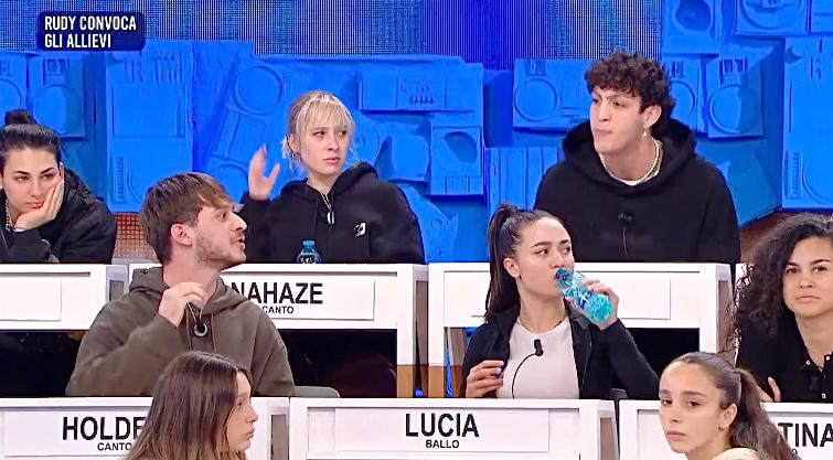 Amici 23, Rudy Zerbi convoca tutti gli allievi e scatta una forte discussione tra Mida e Holden (che si mandano a fan*lo!) preview