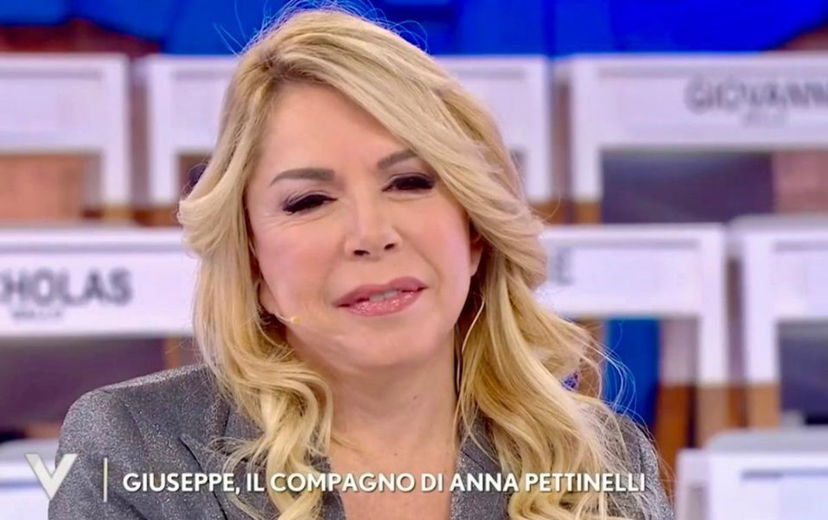 Verissimo, il compagno di Anna Pettinelli esce allo scoperto e le fa una romantica sorpresa: le sue parole preview