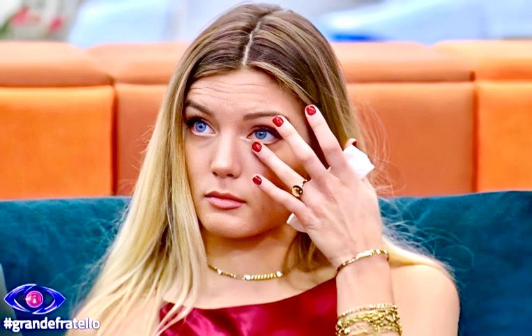 Grande Fratello, Anita Olivieri scoppia in lacrime dopo la diretta e minaccia di abbandonare la Casa: “Non posso farmi rovinare la reputazione!” preview
