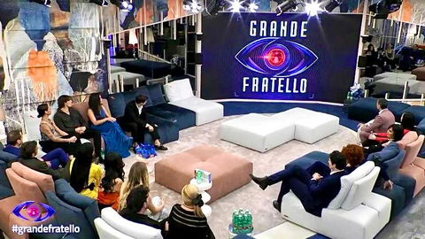 Grande Fratello, ex Vippona confessa: “Soffro di dismorfofobia” preview
