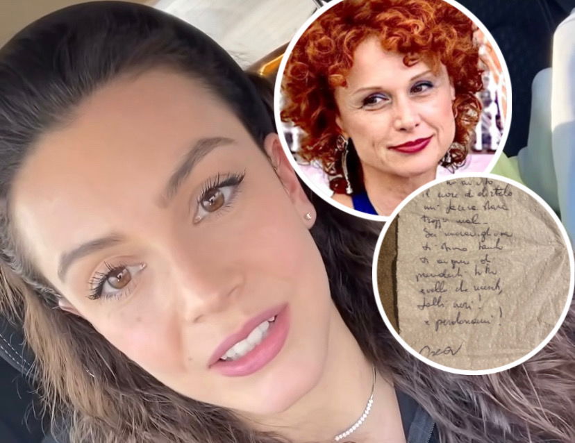 Angelica Baraldi mostra il messaggio che Beatrice Luzzi le ha scritto su un fazzolettino prima che uscisse dalla Casa preview