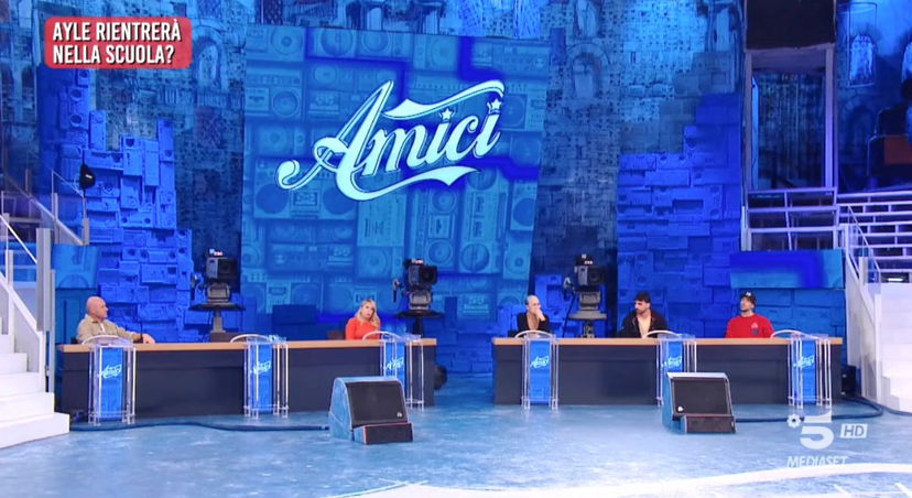 Amici 23, Ayle dopo aver abbandonato la scuola chiede alla produzione di poter rientrare: le reazioni dei professori preview
